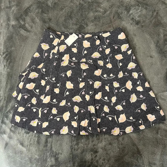 NWT LOFT Women's Floral Faux Wrap Ruffle Mini Skirt Black Pink Size‎ 4 - Picture 2 of 4